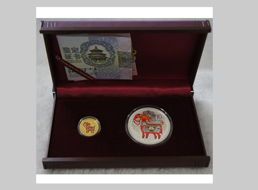 2015羊年圆形彩色金银纪念币（套装)
